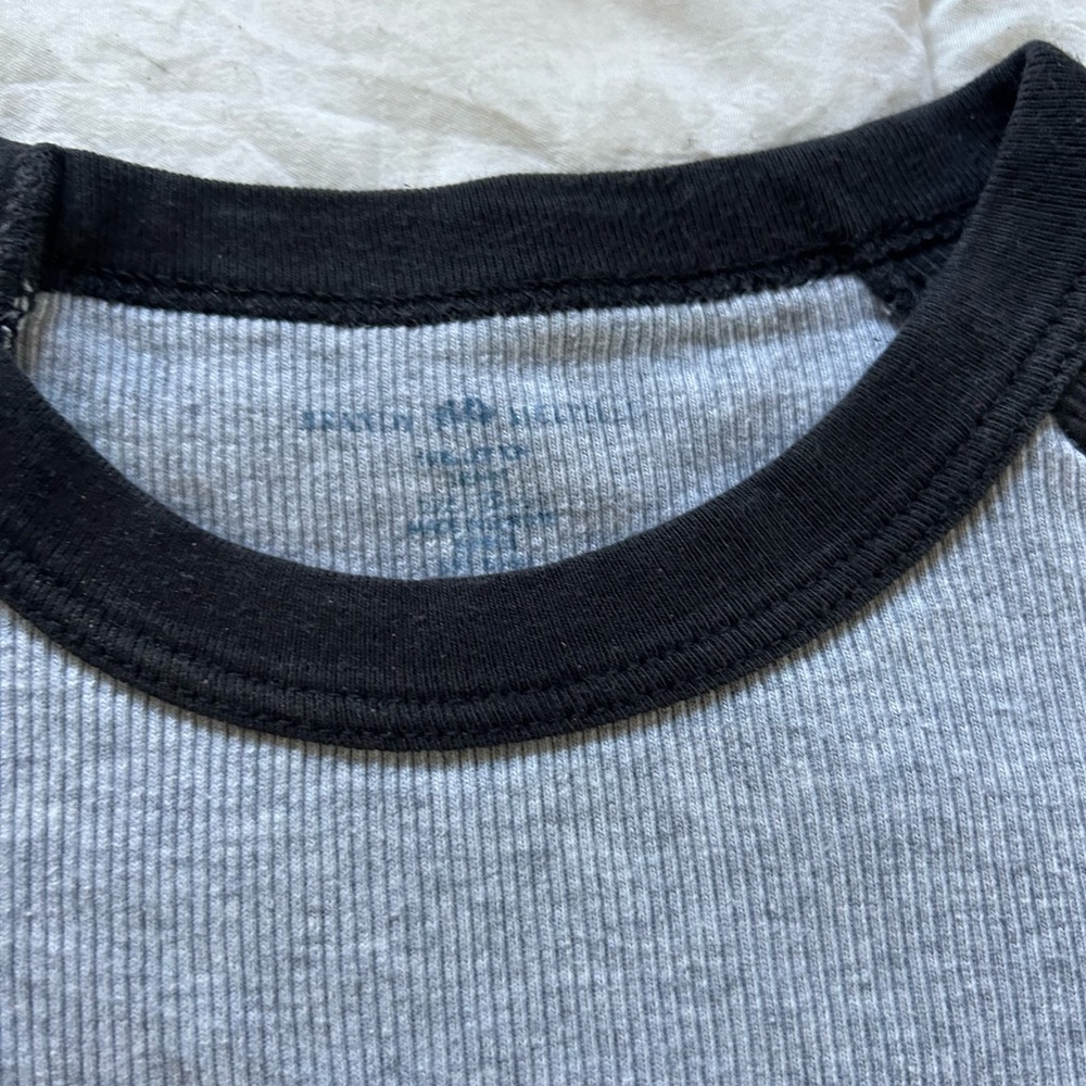 Brandy Melville tee - Picture 2 of 4